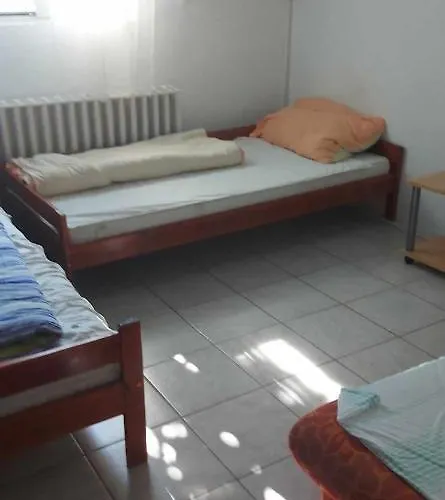 Pihenes A Malomtonal Privat Berlemeny